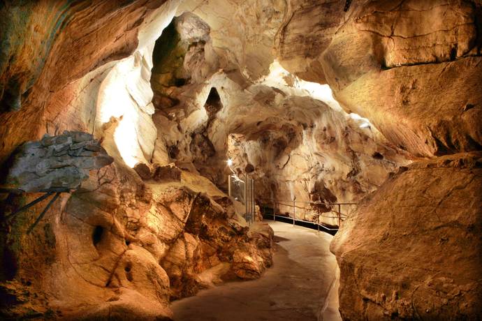 Grottes d'Azé et de Blanot