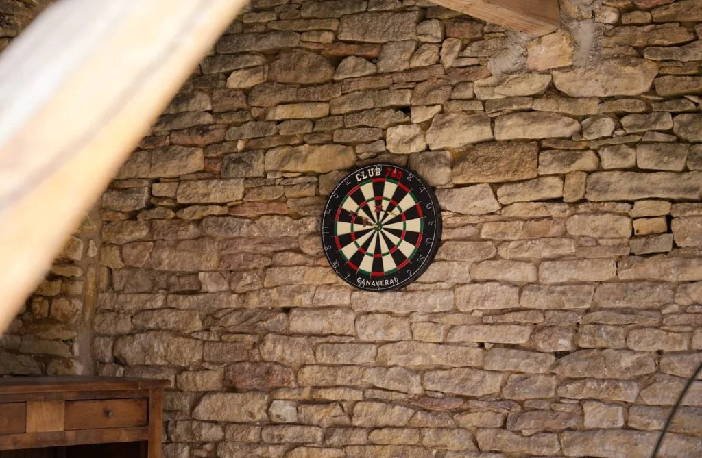 Location gîte 14 personnes en Bourgogne – fléchettes
