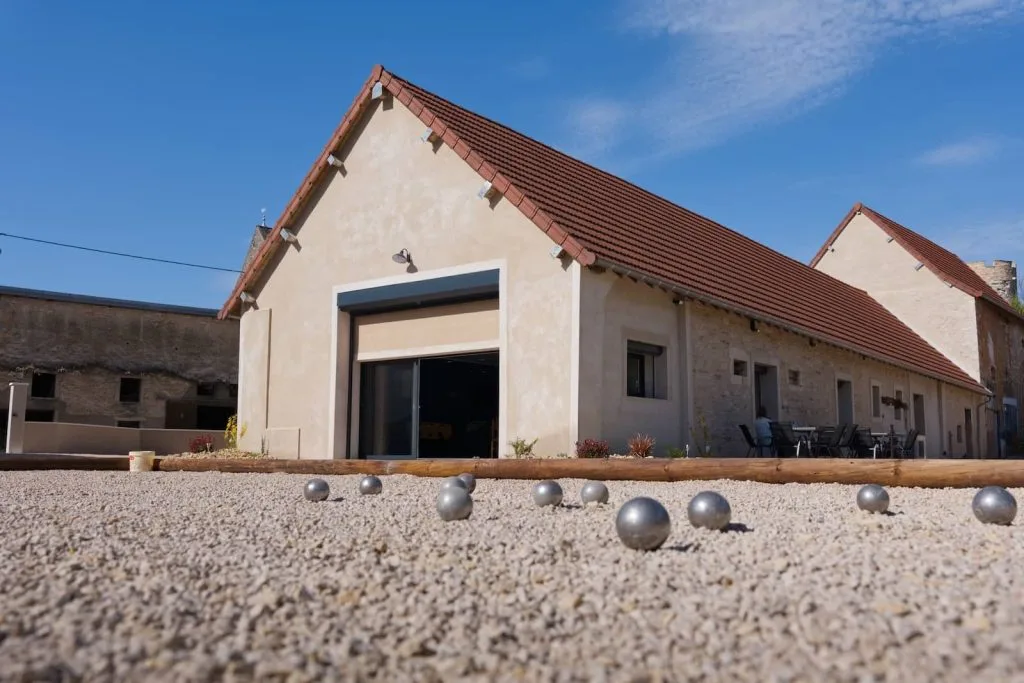 Gîte avec terrain de pétanque